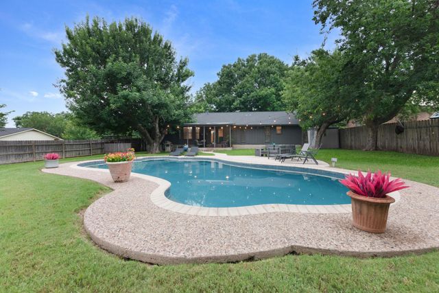 1501 Wofford DR, Burnet, TX 78611