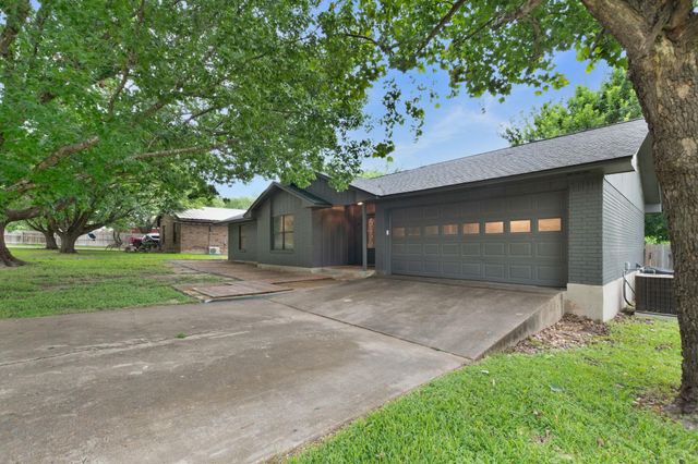 1501 Wofford DR, Burnet, TX 78611