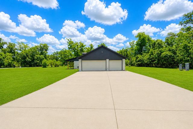 1011 County Road 678, Brazoria, TX 77422