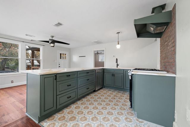 2702 S 2nd ST 1 & 2, Austin, TX 78704