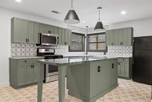2702 S 2nd ST 1 & 2, Austin, TX 78704