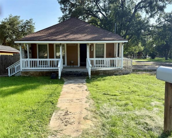 711 N Bishop ST, San Marcos, TX 78666