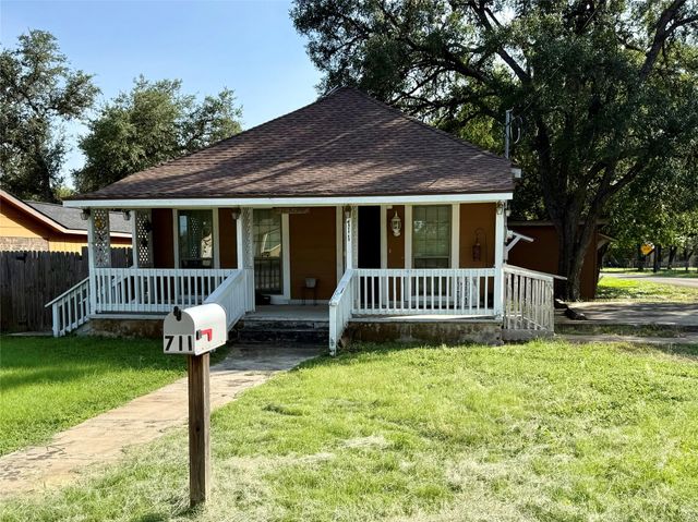 711 N Bishop ST, San Marcos, TX 78666