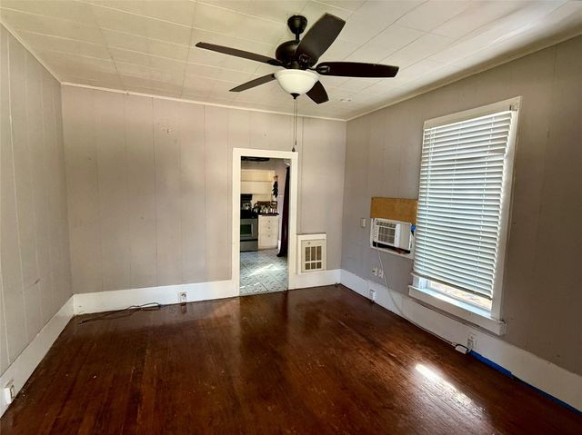 711 N Bishop ST, San Marcos, TX 78666
