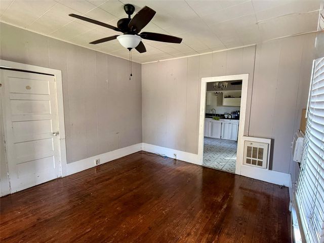711 N Bishop ST, San Marcos, TX 78666
