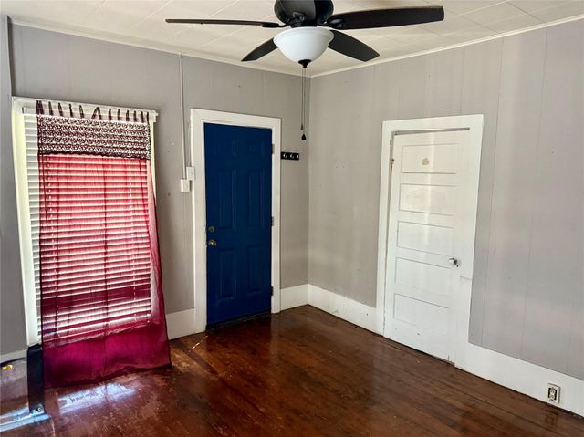 711 N Bishop ST, San Marcos, TX 78666