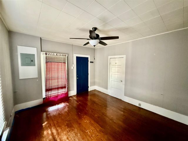 711 N Bishop ST, San Marcos, TX 78666