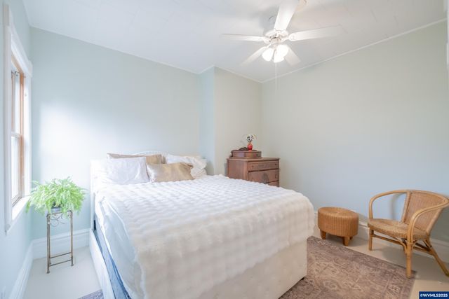 236 Walker Ln NW, Albany, OR 97321