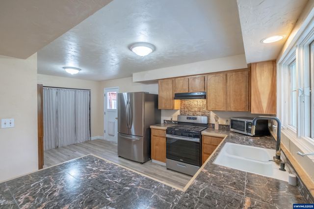 236 Walker Ln NW, Albany, OR 97321