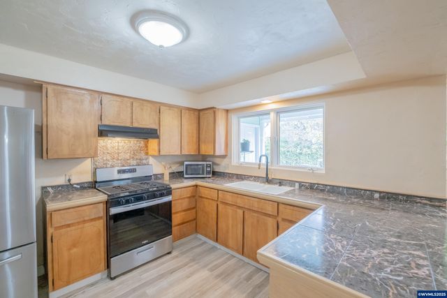 236 Walker Ln NW, Albany, OR 97321