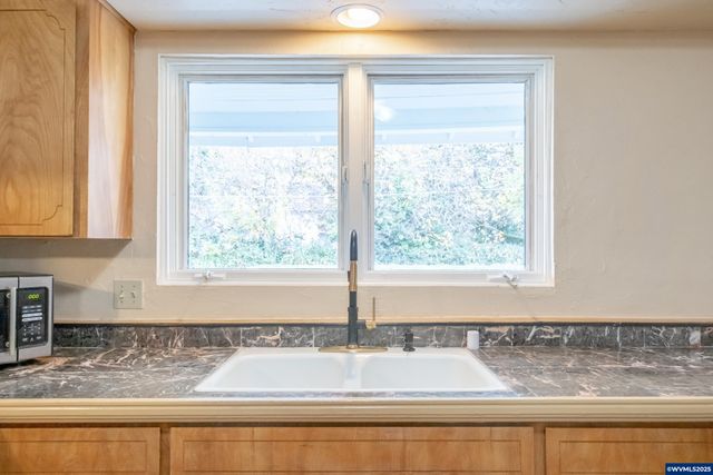 236 Walker Ln NW, Albany, OR 97321