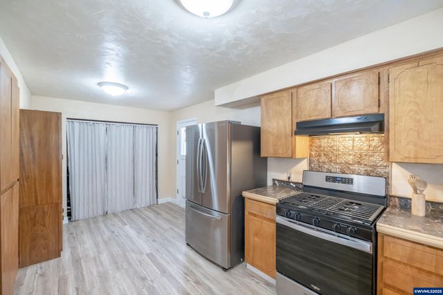 236 Walker Ln NW, Albany, OR 97321