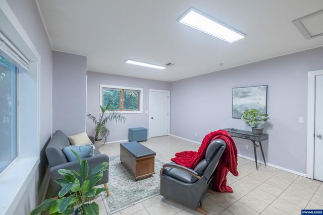 236 Walker Ln NW, Albany, OR 97321