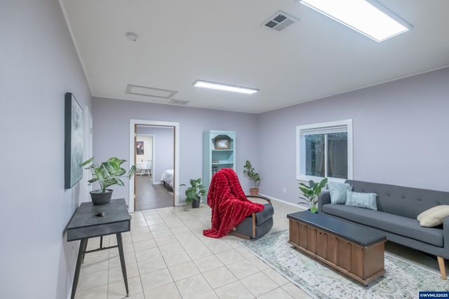 236 Walker Ln NW, Albany, OR 97321