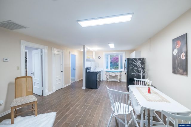 236 Walker Ln NW, Albany, OR 97321