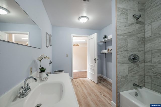 236 Walker Ln NW, Albany, OR 97321