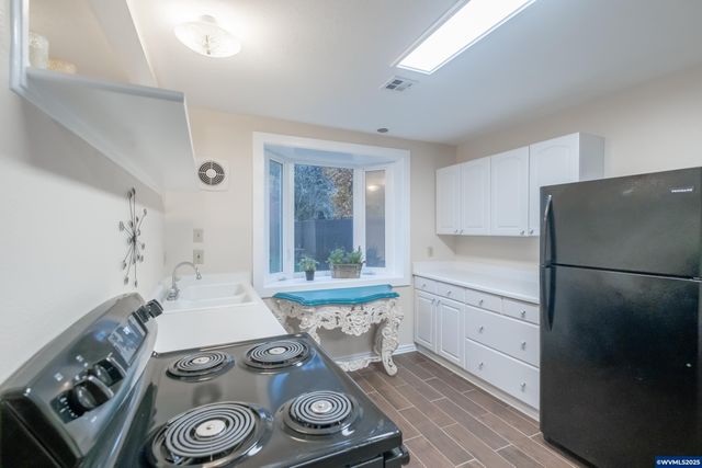 236 Walker Ln NW, Albany, OR 97321