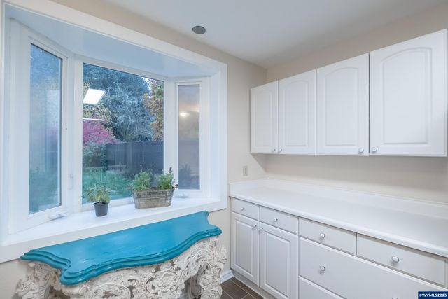 236 Walker Ln NW, Albany, OR 97321