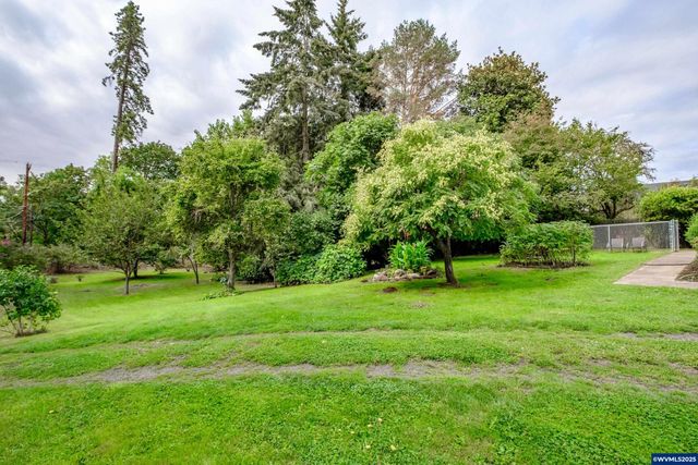 236 Walker Ln NW, Albany, OR 97321