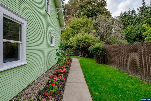 236 Walker Ln NW, Albany, OR 97321