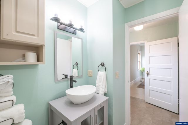 236 Walker Ln NW, Albany, OR 97321