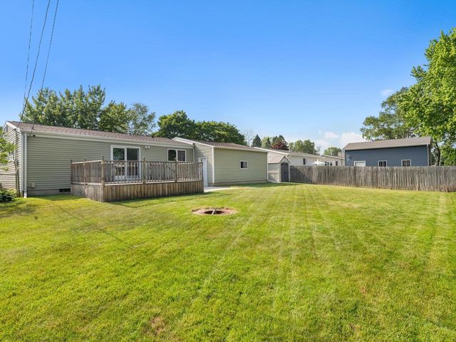 1445 Daisy DRIVE, Manitowoc, WI 54220