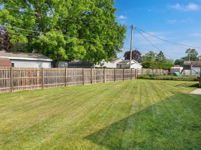 1445 Daisy DRIVE, Manitowoc, WI 54220