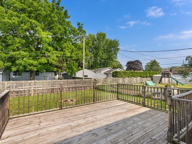 1445 Daisy DRIVE, Manitowoc, WI 54220