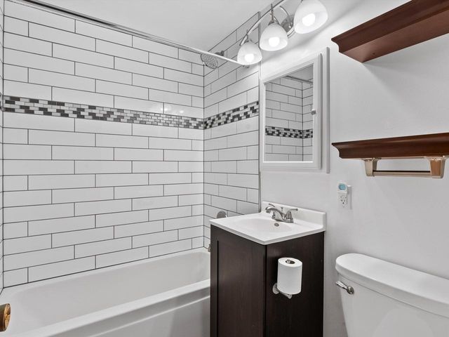1445 Daisy DRIVE, Manitowoc, WI 54220