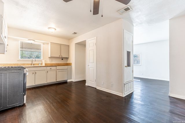 7802 RIMFIRE DR, San Antonio, TX 78227