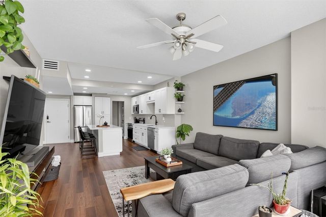 322 E CENTRAL BOULEVARD 1207, Orlando, FL 32801