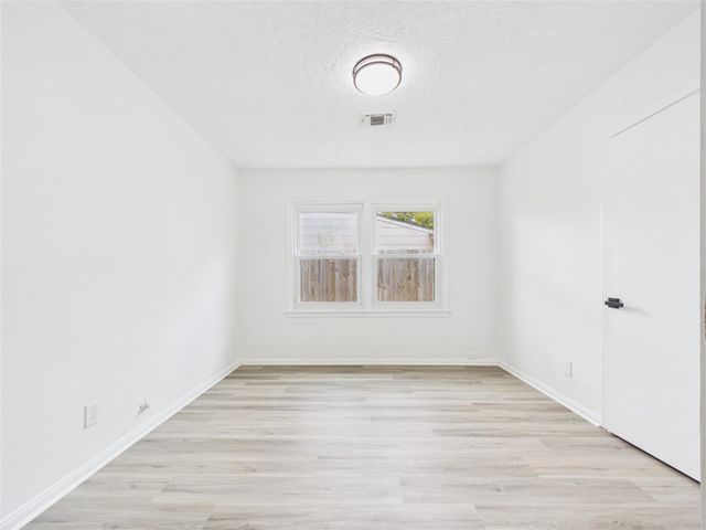 615 24th Avenue N, Texas City, TX 77590