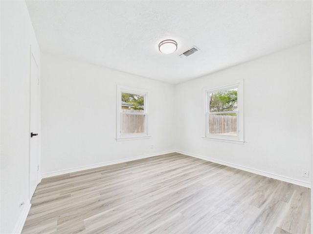 615 24th Avenue N, Texas City, TX 77590