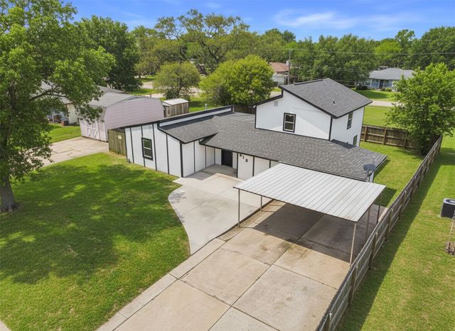 615 24th Avenue N, Texas City, TX 77590