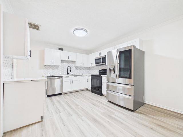 615 24th Avenue N, Texas City, TX 77590