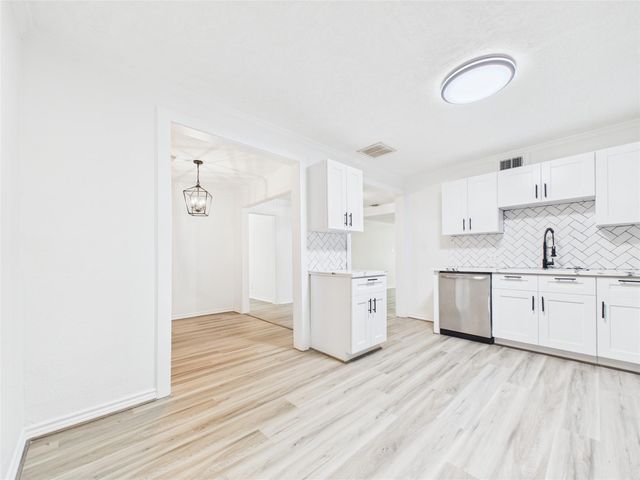 615 24th Avenue N, Texas City, TX 77590