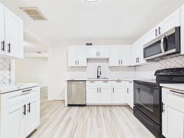 615 24th Avenue N, Texas City, TX 77590