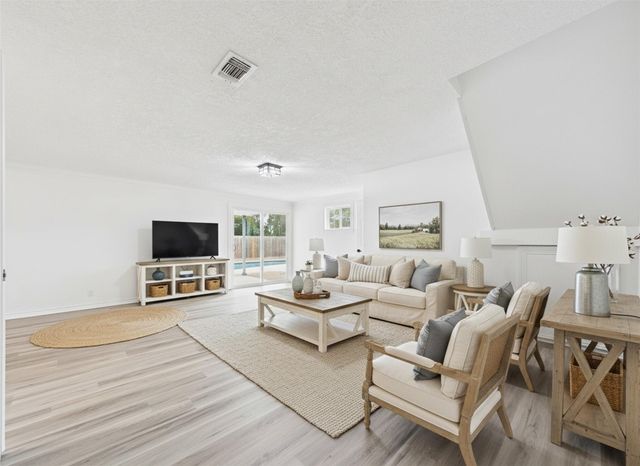 615 24th Avenue N, Texas City, TX 77590