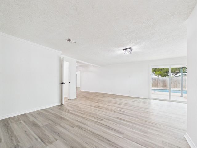 615 24th Avenue N, Texas City, TX 77590