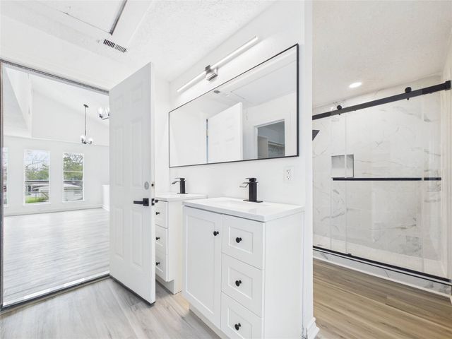 615 24th Avenue N, Texas City, TX 77590