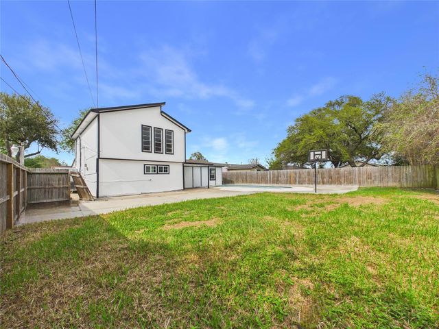 615 24th Avenue N, Texas City, TX 77590