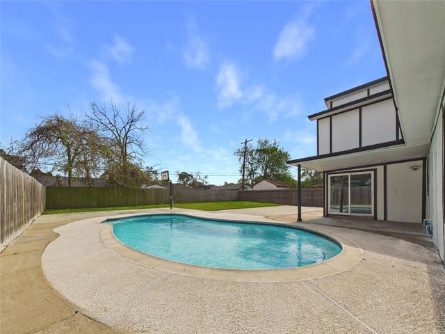 615 24th Avenue N, Texas City, TX 77590