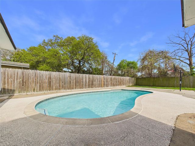 615 24th Avenue N, Texas City, TX 77590