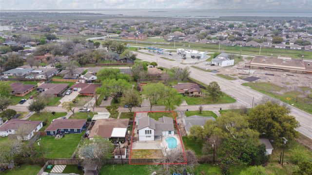 615 24th Avenue N, Texas City, TX 77590