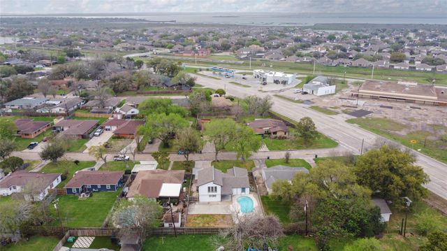 615 24th Avenue N, Texas City, TX 77590