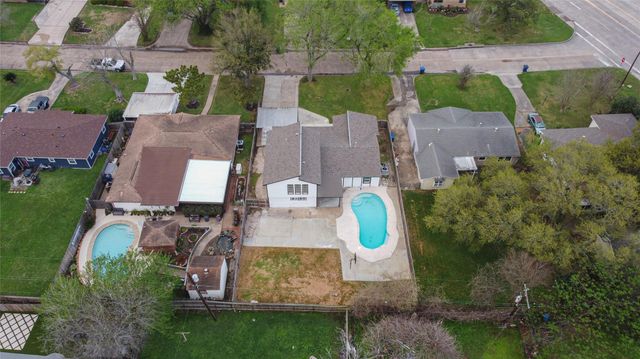 615 24th Avenue N, Texas City, TX 77590