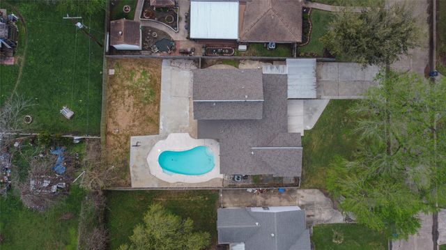 615 24th Avenue N, Texas City, TX 77590