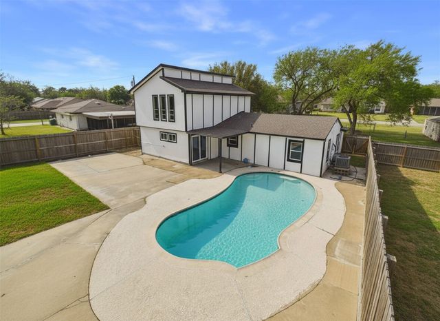 615 24th Avenue N, Texas City, TX 77590