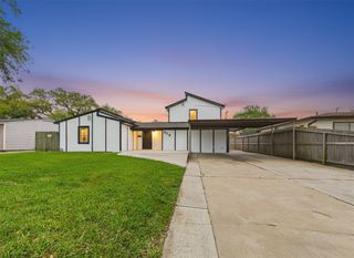 615 24th Avenue N, Texas City, TX 77590