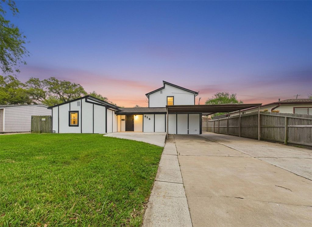 615 24th Avenue N, Texas City, TX 77590